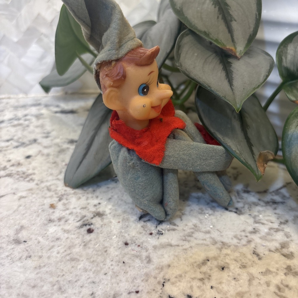 Vintage 2 Knee Huggers Elf Pixie Shelf Sitter Green Red Christmas Japan Damage - Picture 16 of 16